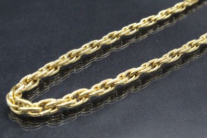 null Necklace in yellow gold 18k (750) with twisted mesh. 

Necklace size : approx....