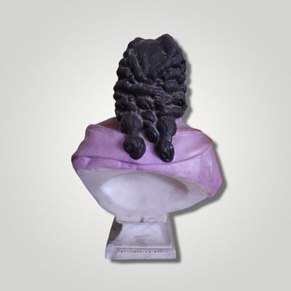 null 
Deux bustes en biscuit polychrome figurant Molière et Voltaire. 


Ht. : 20...