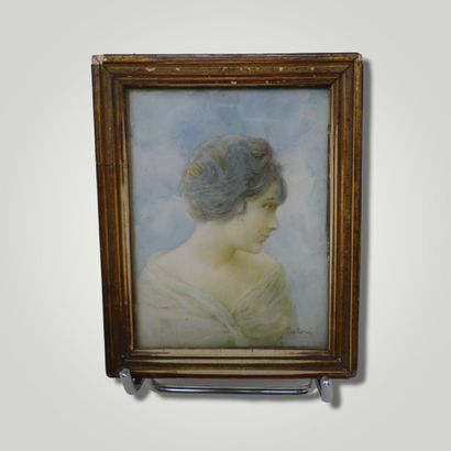 null PASTOURA (XX)

Young woman in right profile, miniature on ivory, signed lower...