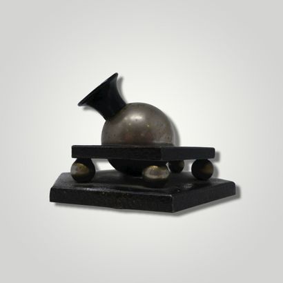 null SPHERO-METEORE 

Rare paperweight forming a support for a pen of the brand Meteor....