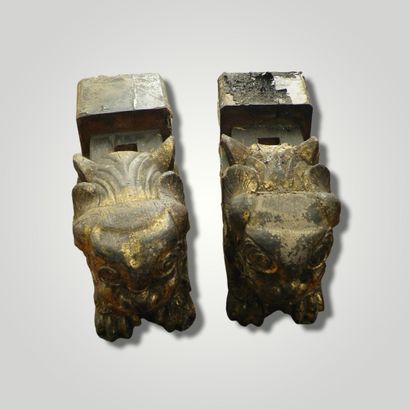 null Two wooden elements representing dogs of Fô, probably feet of folding screen....