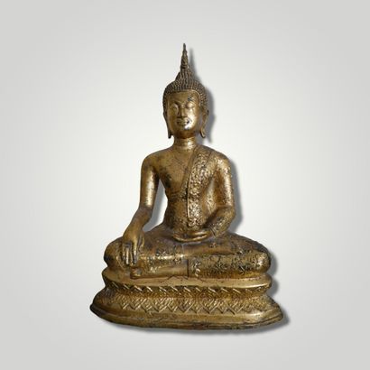 null Bouddha Bhumisparsha mudra en alliage doré, on y joint une petite tête de Bouddha...