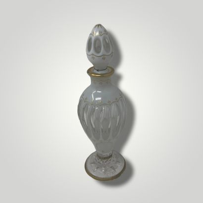 null Christian DIOR - BACCARAT

Diorama

Amphora bottle on pedestal in white overlay...
