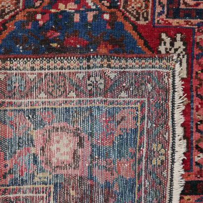 null Old and original Baktiar carpet - Iran

Circa 1940

Wool velvet on cotton foundation.

Dim....