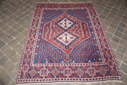 null Old Afchar carpet - Iran

Circa 1940

Wool velvet on cotton foundation.

Dim....