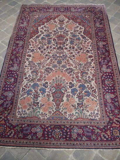 null Old and fine Kachan prayer rug - Iran

Circa 1930 / 1940

Quality silky lambswool...