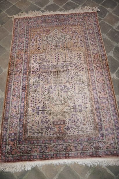 null Cesare prayer rug - Asia Minor (Turkey)

About 1960 / 1965

Mercerized cotton...
