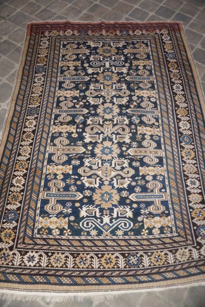 null Old and fine Perepedil carpet - Caucasus

End of the 19th century

Wool velvet...
