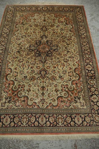 null Fine Ghoum carpet - Iran

About 1965 / 1970

Silk velvet on silk foundation.

Density...