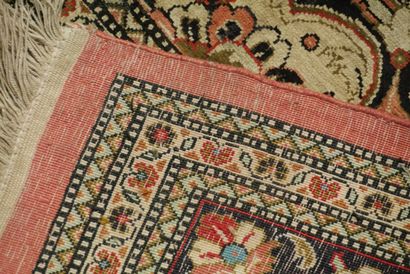 null Fine Ghoum carpet - Iran

About 1965 / 1970

Silk velvet on silk foundation.

Density...