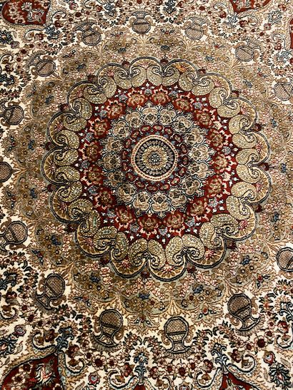 null Silk carpet red background Turkey Meriké

360 x 280 cm