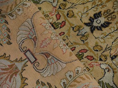 null Original and fine Ghoum prayer rug - Iran

Circa 1960 / 1965 (Shah's era)

Silk...