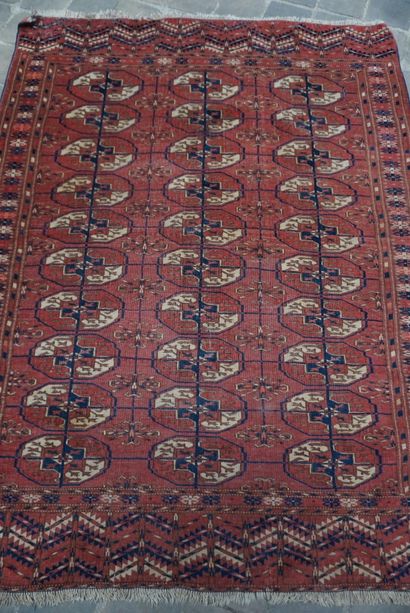null Old and fine carpetTekke Bukhara - Turkmen

End of XIXth century

Wool velvet...