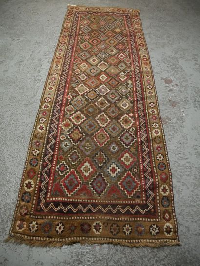 null Très original et ancien tapis kurde caucasien. 

Fin XIXème

Velours en laine...