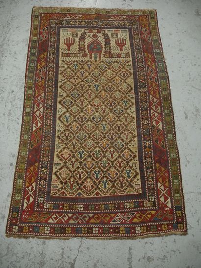null Ancien tapis de prière Daghestan - Caucase

Fin XIXème

Velours en laine sur...