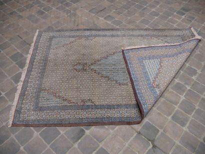 null Fine Ghoum kork carpet - Iran

About 1965 / 1970 (Shah's era)

Quality silky...