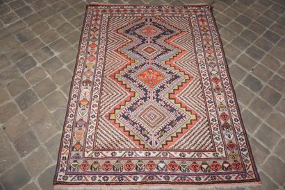 null Fine Afchar carpet - Iran

About 1965 / 1970

Wool velvet on cotton foundation.

Dim....