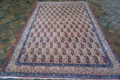null Large and fine Ghoum kork carpet - Iran

About 1960 (Shah's era)

Quality silky...