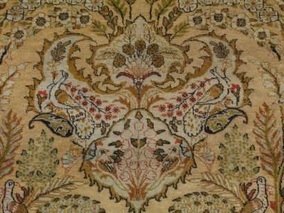 null Original and fine Ghoum prayer rug - Iran

Circa 1960 / 1965 (Shah's era)

Silk...