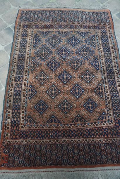 null Original, old and fine Yomud Bukhara carpet - Turkmen

Early 20th century

Wool...