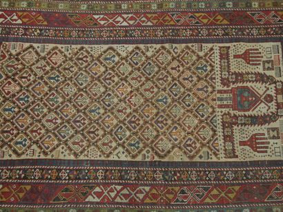 null Old prayer rug Dagestan - Caucasus

End of XIXth century

Wool velvet on wool...
