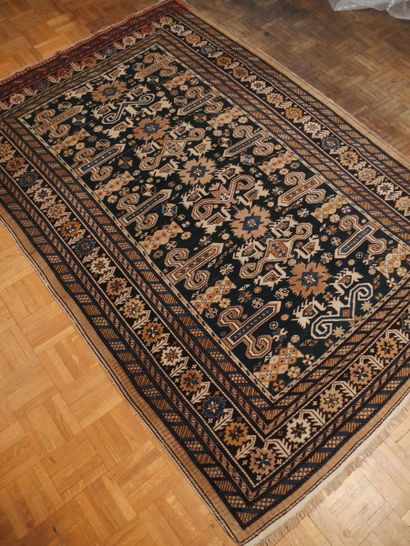 null Old and fine Perepedil carpet - Caucasus

End of the 19th century

Wool velvet...