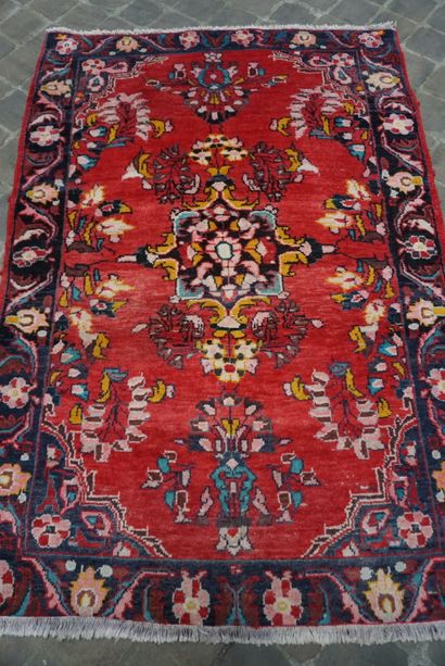 null Liliyan carpet - Iran

Circa 1970

Wool velvet on cotton foundation.

Dim. 176...