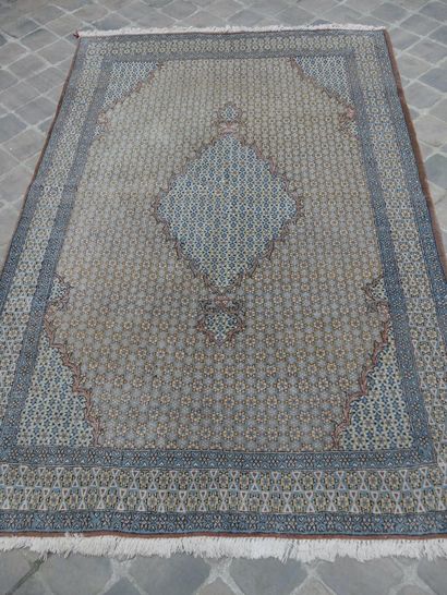 null Fine Ghoum kork carpet - Iran

About 1965 / 1970 (Shah's era)

Quality silky...