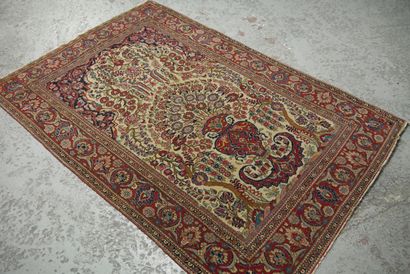null Ancien et fin tapis de prière Ispahan - Iran

Fin XIXème - Début XXème siècle

Velours...