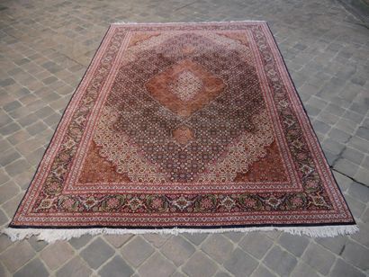 null Large and fine carpet Tabriz - Northwest Iran

Circa 1970

Silky lambswool velvet,...
