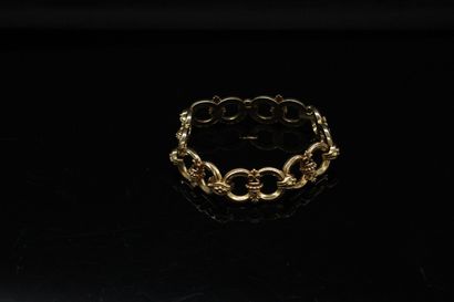 null Bracelet en or jaune 18K (750) à maillons en forme d'anneaux agrafés.

Poinçon...