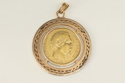 null Pièce en or de 20 Francs Napoléon III tête nue montée dans un pendentif en or

jaune...