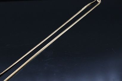 null Necklace in 18k (750) yellow gold with flat English links. 

Around the neck...