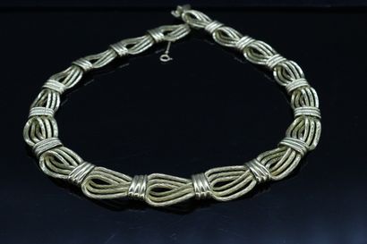 null Necklace in 18K (750) gold, smooth and textured, articulated with oval links...