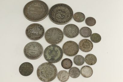 null Ensemble de pièces en argent dont :

PAYS-BAS - 10 Cents - Willem II 1849.

2...