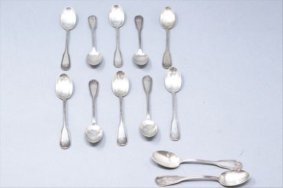 null PROST Ernest :

- 4 hors d'oeuvres cutlery Charles Moricault.

12 silver mocha...