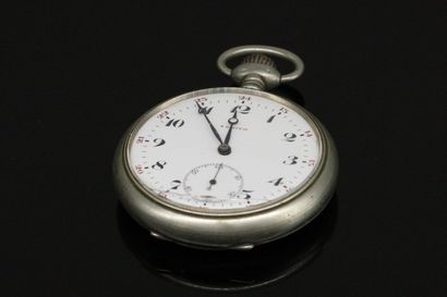 null Lot of 4 silver pocket watches and 6 silver metal pocket watches.

Gross weight...