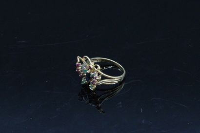 null Yellow gold ring 18K (750) representing a butterfly decorated with stones.

Finger...