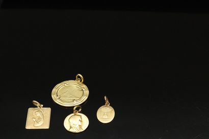 null Lot of eight pendants in 18k (750) yellow gold, mainly in the effigy of the...