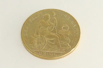 null Réplique de monnaie en argent doré d'un sol pérou 

Poids : 24.78 g.