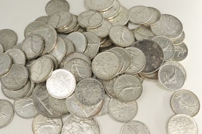 null Lot de pièces en argent principalement françaises XXe. 

Poids : 1200 g.