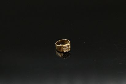 null 18k (750) yellow gold ring with nine diamonds. 

Finger size : 49 - Gross weight...