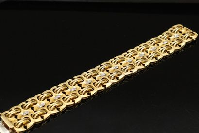 null Yellow gold bracelet 18k (750) decorated with diamonds. 

Wrist circumference...