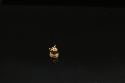 null Pendant in 18K (750) yellow gold in the shape of a bell.

Weight : 3.96 g.