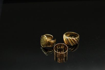null Lot of three rings in 18k (750) gold 

Weight : 25.41 g.