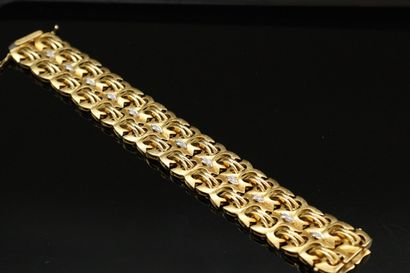 null Yellow gold bracelet 18k (750) decorated with diamonds. 

Wrist circumference...