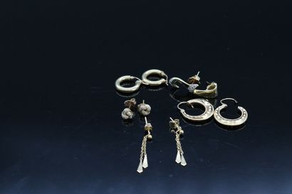 null Lot of six pairs of earrings in 18K (750) yellow gold.

Weight. : 9.58 g