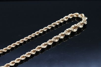 null Necklace in yellow gold 18K (750) with twisted links in fall.

Eagle head hallmark

Necklace...