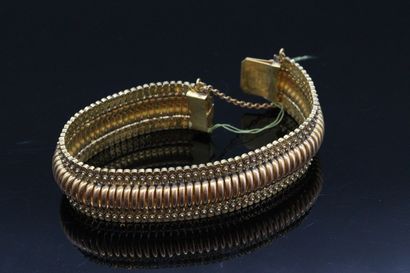 null Yellow gold bracelet 18k (750) with tubogas mesh.

Weight : 26,12 g.