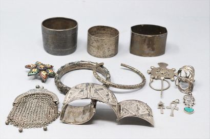 null Lot composed of napkin rings, a Moroccan fibula, a bracelet with geometric decoration,...